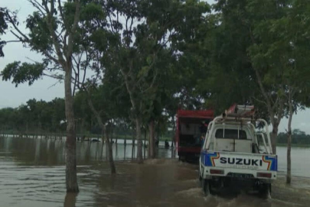 Hujan deras, banjir genangi sejumlah ruas jalan di Purbalingga