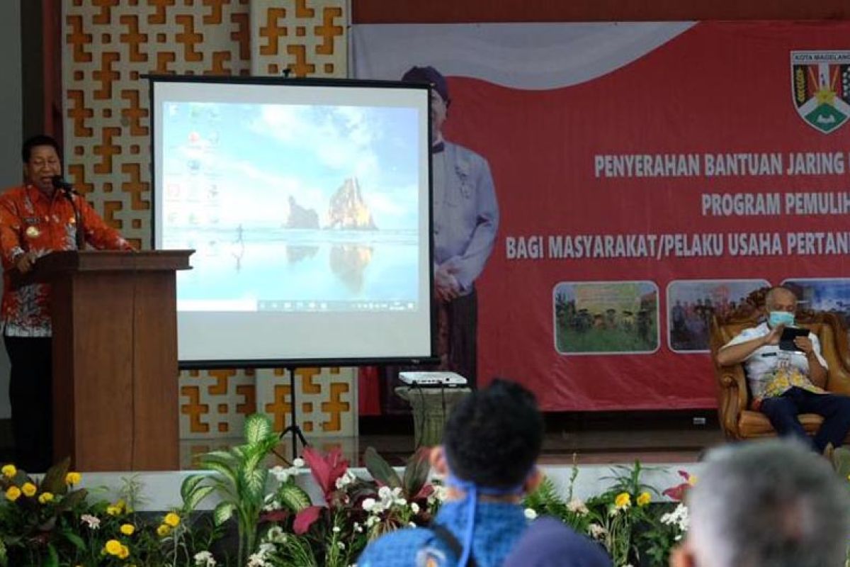 Kelompok tani di Kota Magelang terima bansos untuk kembangkan budi daya