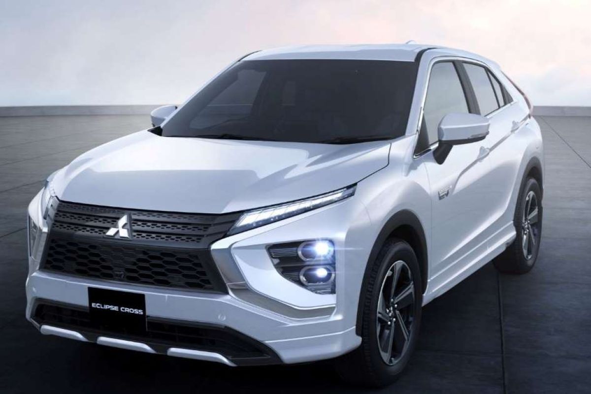 Mitsubishi lncurkan Eclipse Cross PHEV dan bensin yang didesain ulang