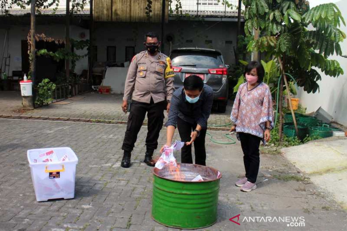 Ribuan surat suara cacat di Solo dimusnahkan