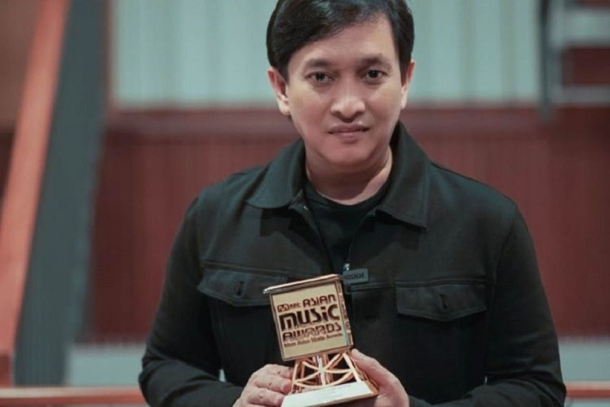 Yovie Widianto raih penghargaan Best Composer di MAMA 2020