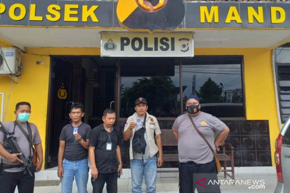 Mencuri anjing, tiga "wartawan" nyaris jadi bulan-bulanan warga