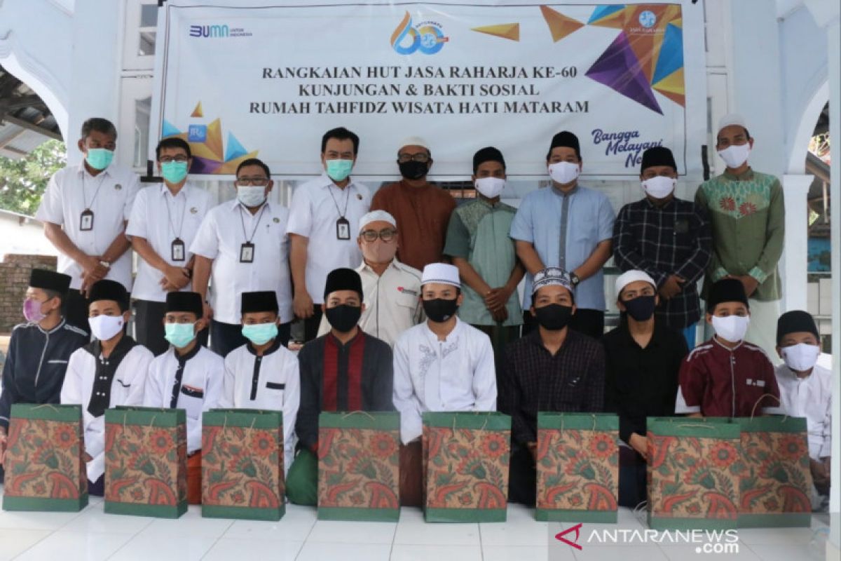 Jasa Raharja NTB menyalurkan bantuan untuk penghafal Al Quran