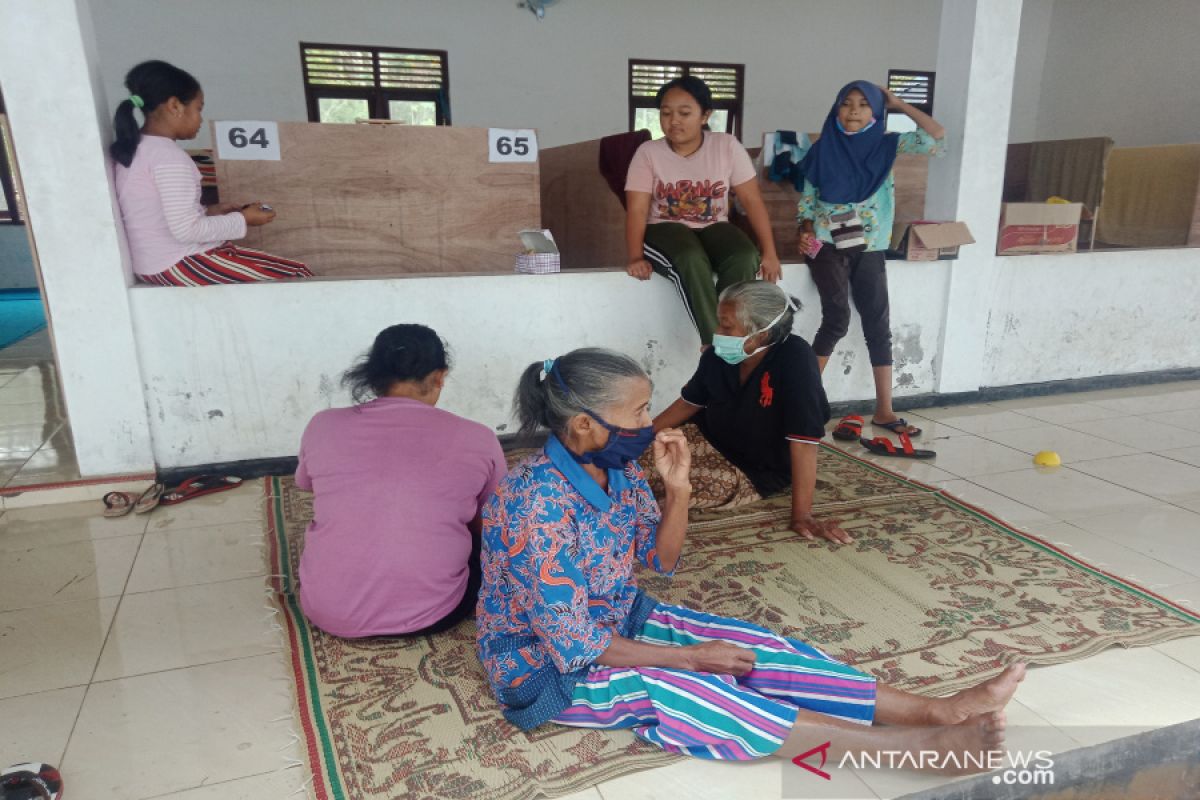 Pengungsi Merapi diminta tetap tinggal di pengungsian