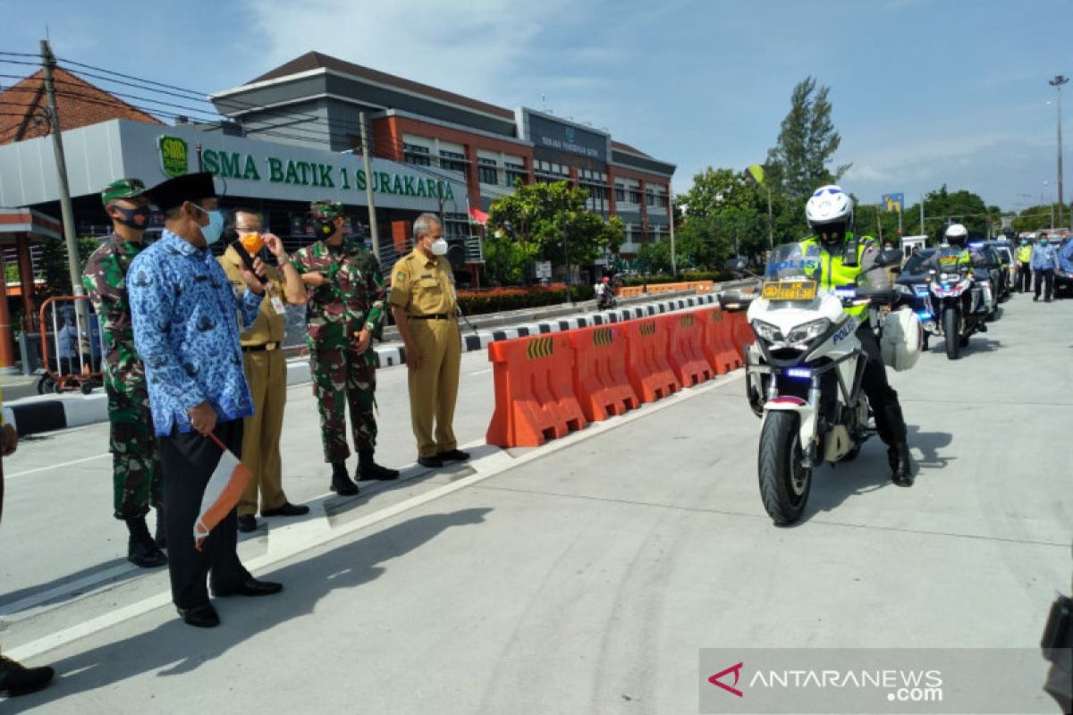 Ratusan kendaraan mulai jajal "Flyover" Purwosari Solo