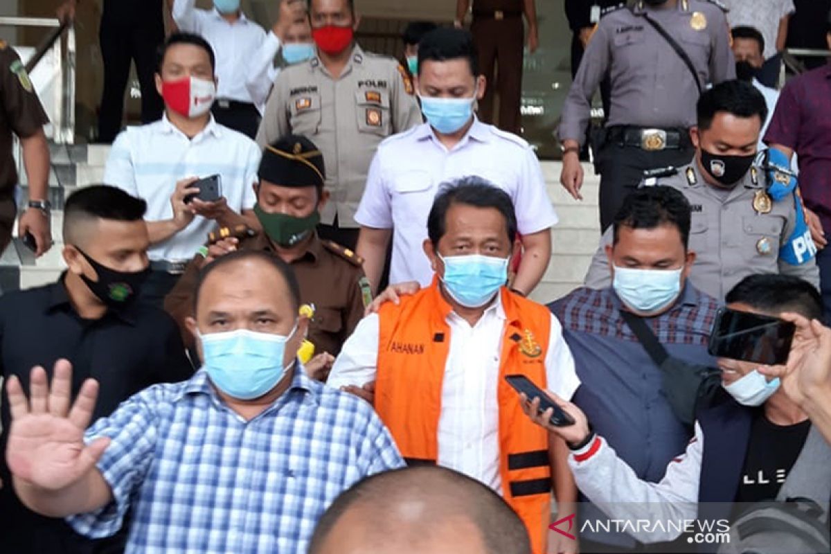 Tersangka korupsi, Sekdaprov Riau langsung ditahan Kejati. Begini penjelasannya