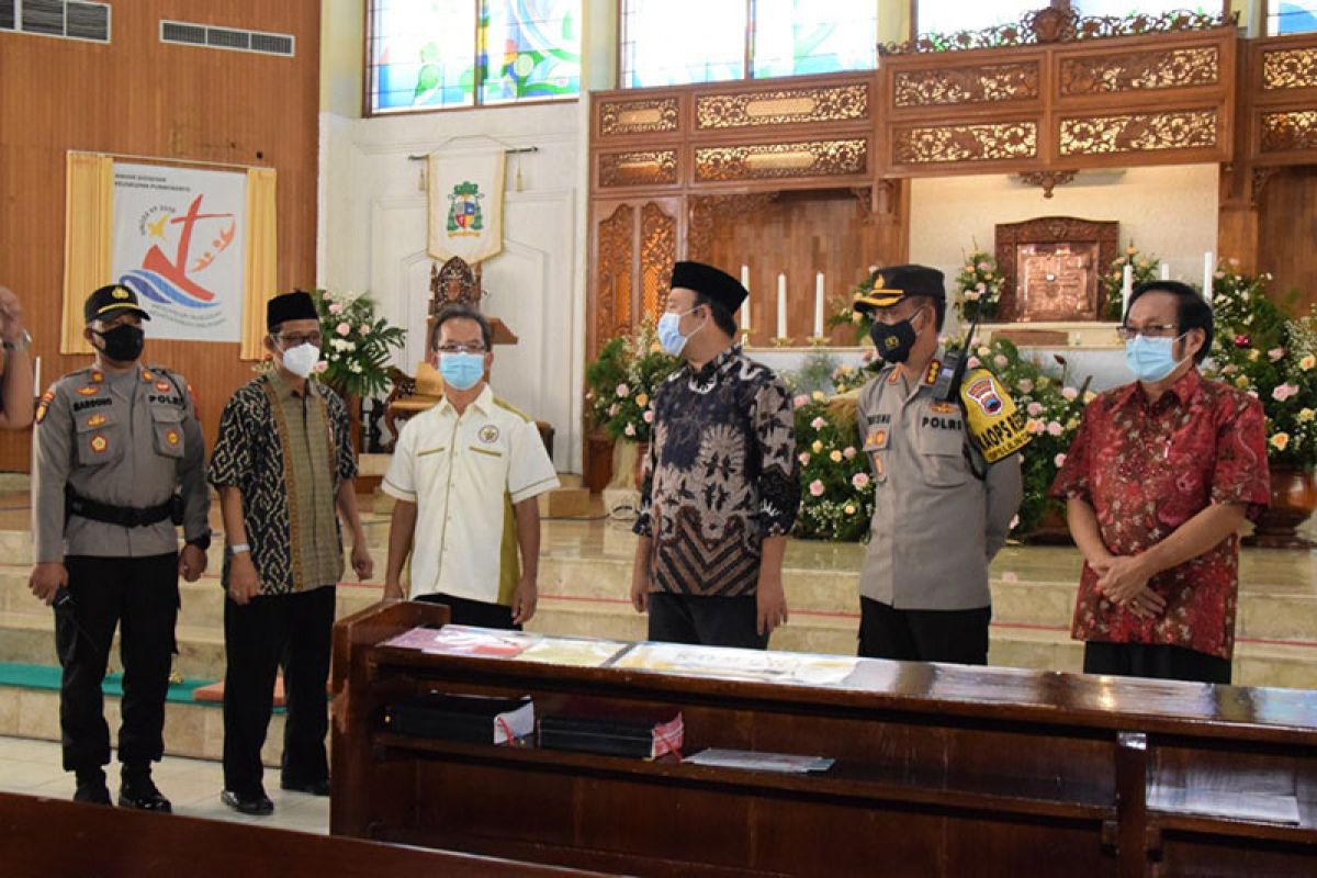 Bupati Banyumas sebut seluruh geereja siapkan protokol kesehatan saat misa Natal