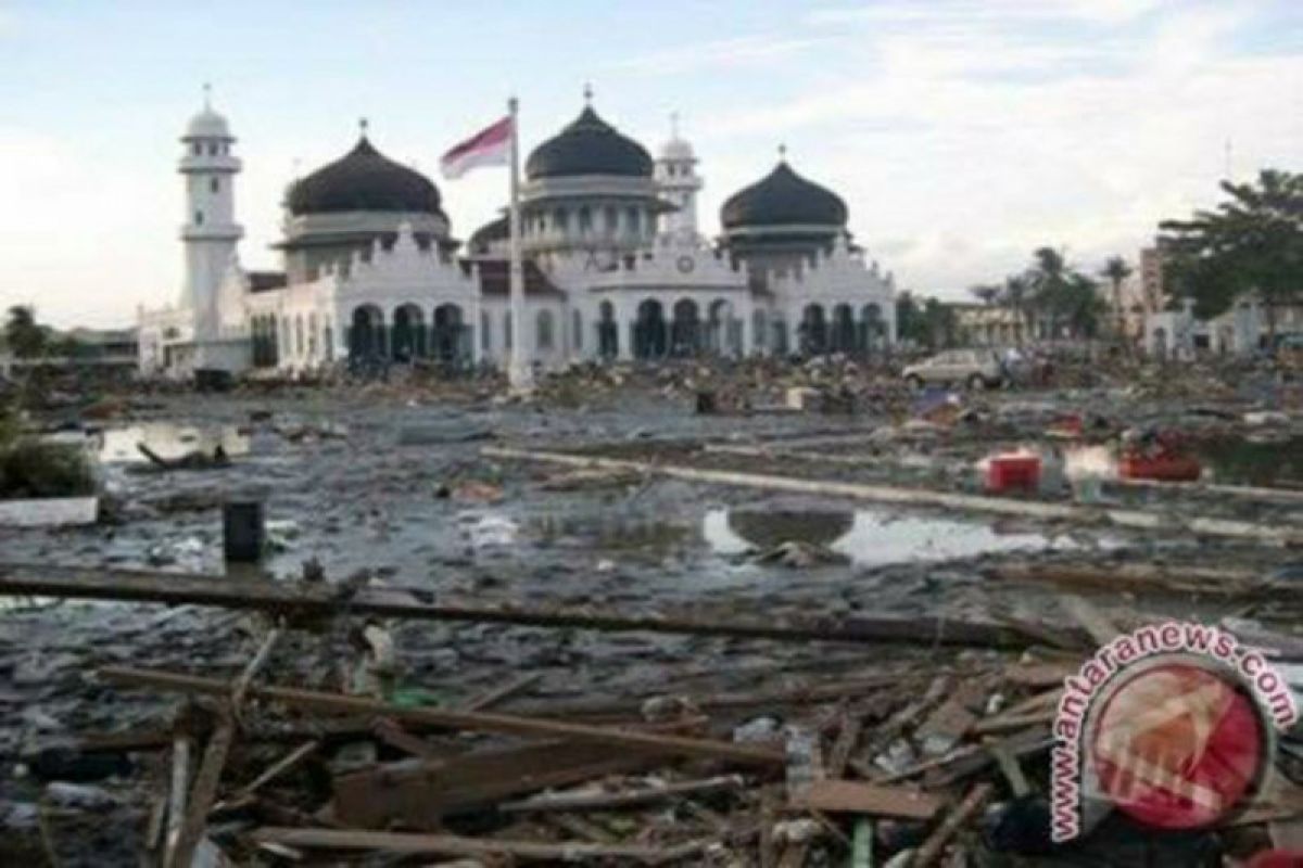 Doa bersama di kuburan massal korban tsunami Aceh terapkan prokes