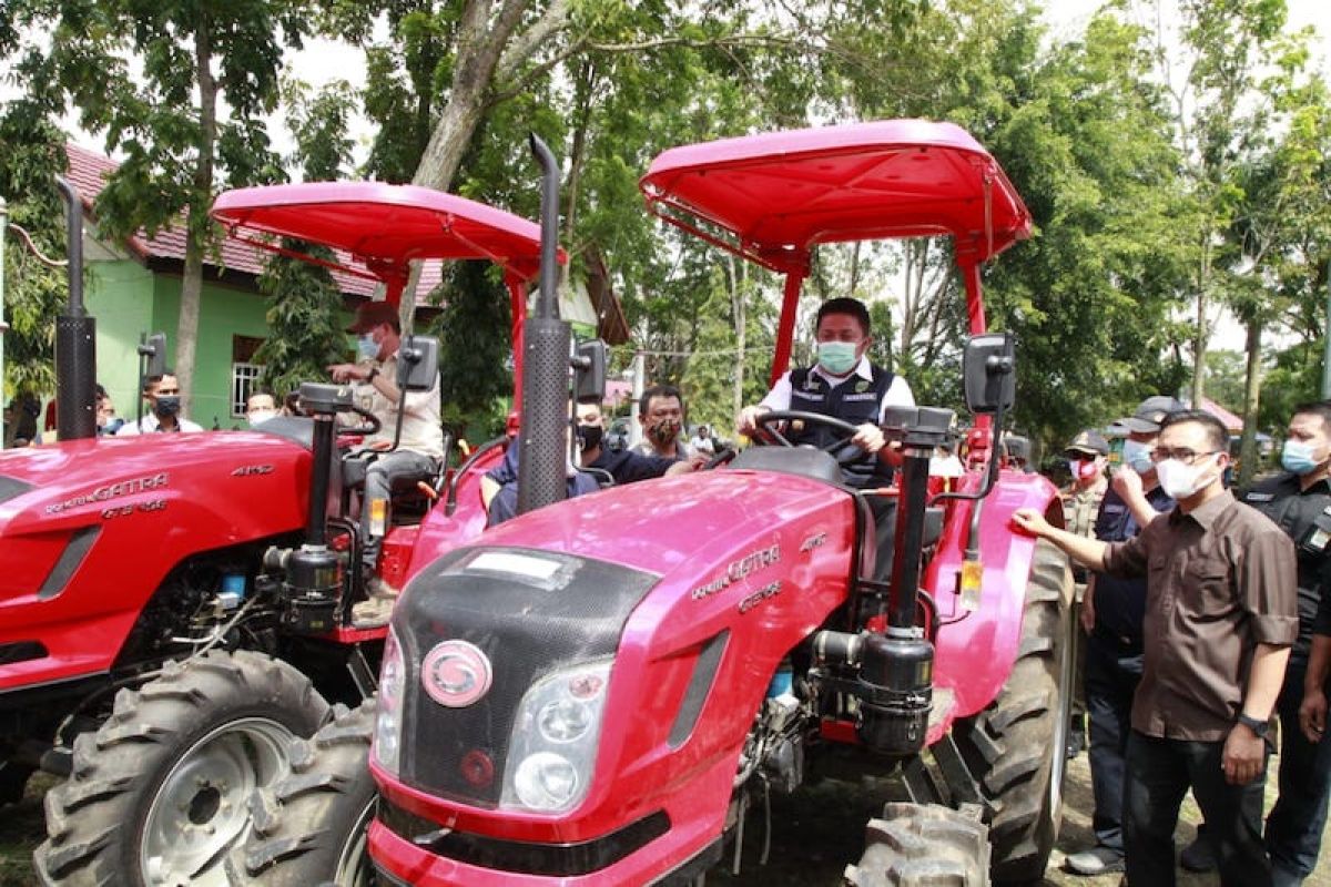 Petani sayur Kota Pagaralam  dibantu alat mesin petanian