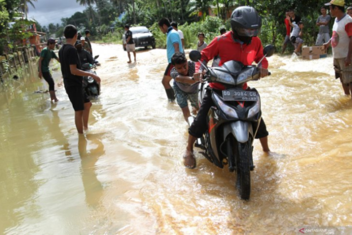 BMKG sebut potensi banjir bandang terjadi di Konawe, Konut hingga Kolut