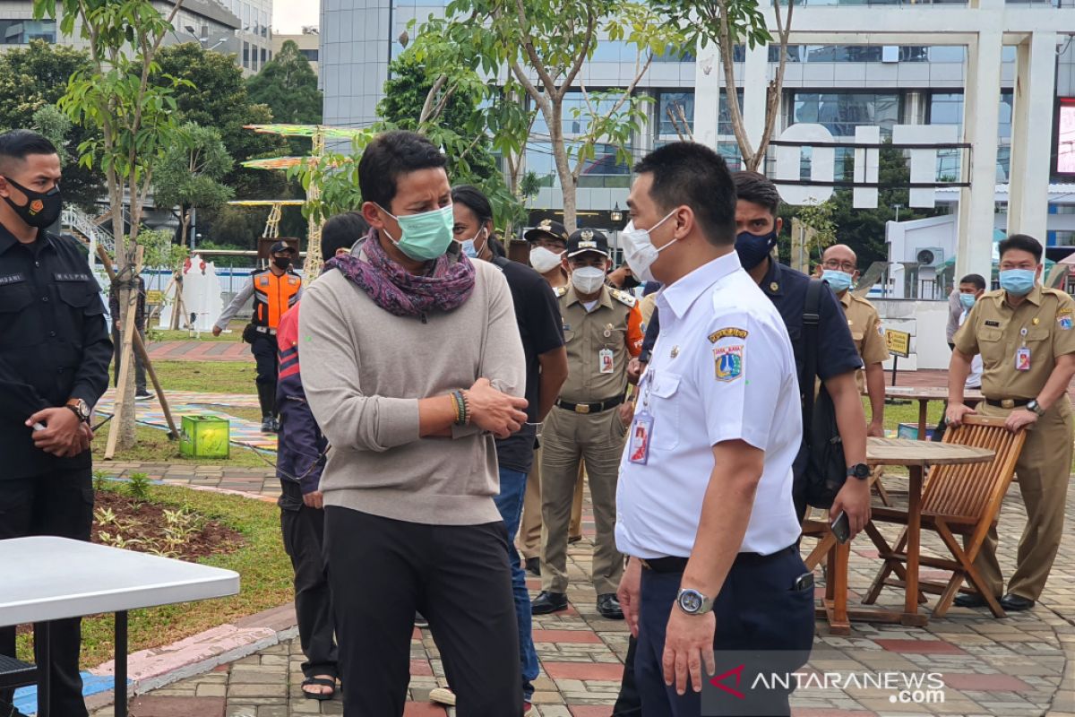 Kemarin, Menteri Sandi temui Wagub DKI hingga suasana malam pergantian tahun