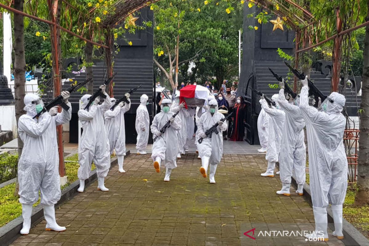 Jenazah Prof Muladi dimakamkan di TMP Giri Tunggal Semarang