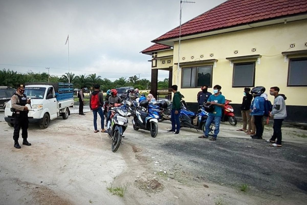 Pantai Ujung Pandaran ramai pengunjung setelah objek wisata kembali dibuka