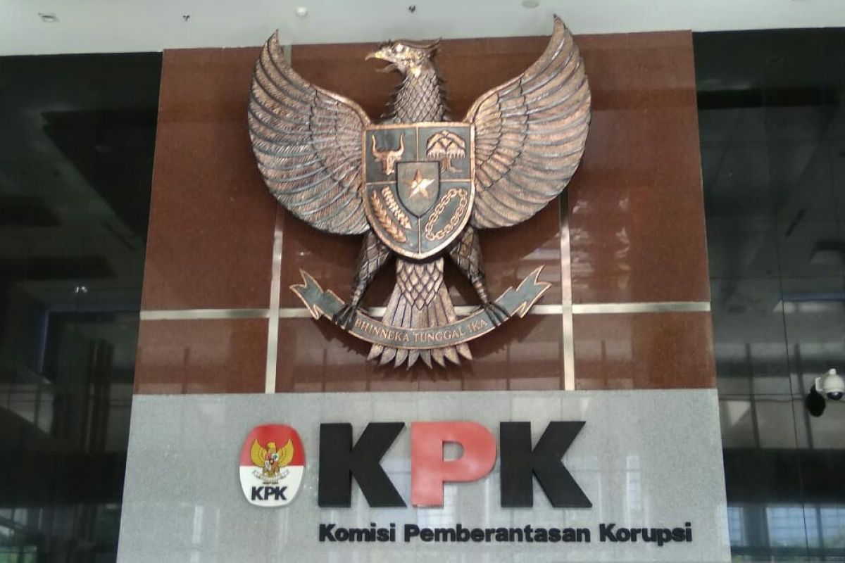 KPK sita satu mobil dari anak  Bupati Labuhanbatu Utara nonaktif