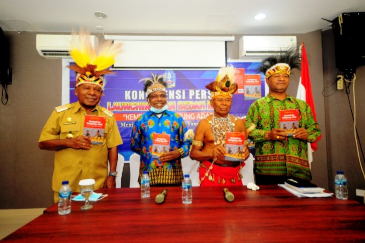 Bupati Jayapura luncurkan buku "kembali ke kampung adat meniti jalan perubahan di tanah Papua"