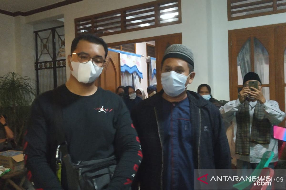 Kapten Afwan berangkat tergesa-gesa dan mengucapkan permintaan maaf