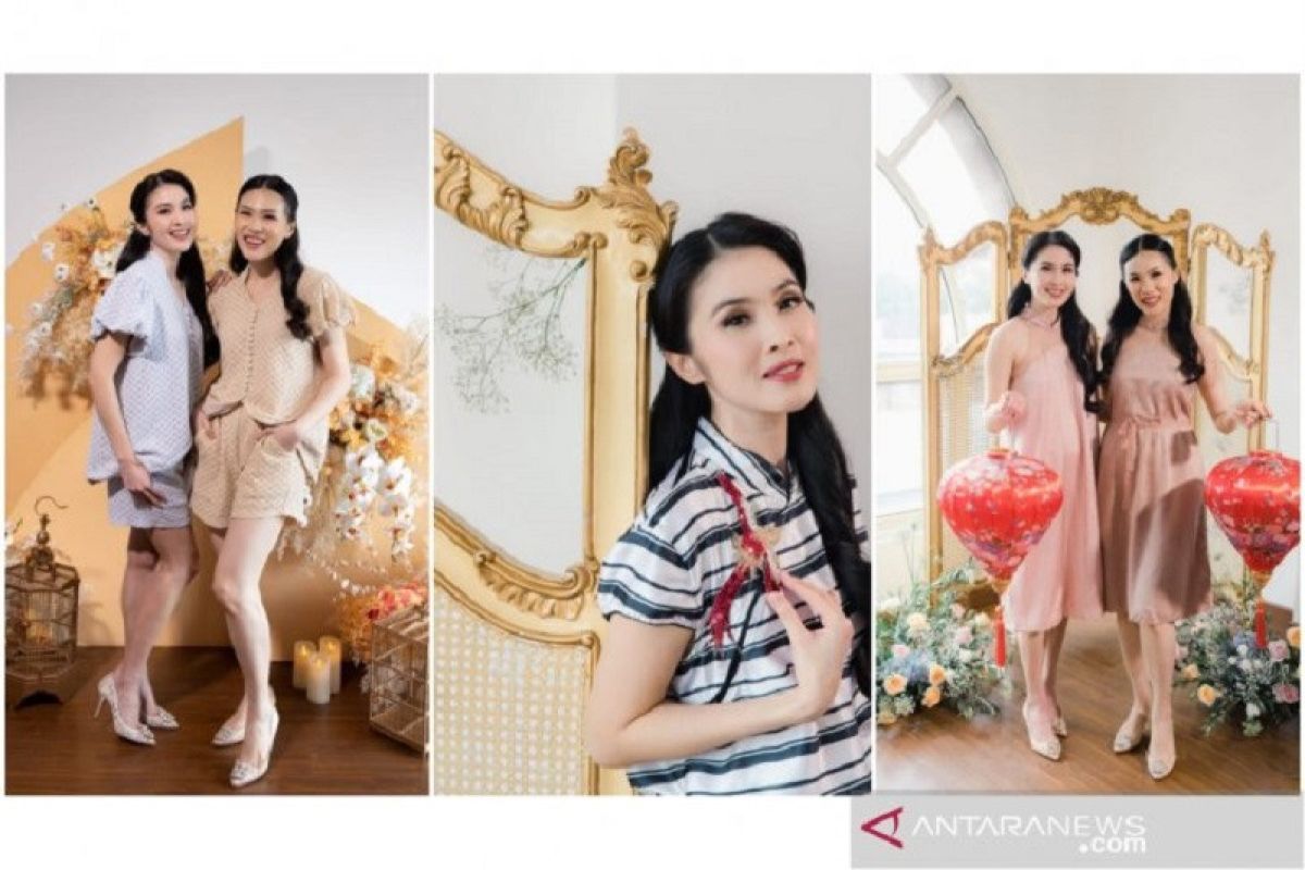 Kolaborasi Sandra Dewi dan Cynthia Tan di koleksi busana "Claire New Year"