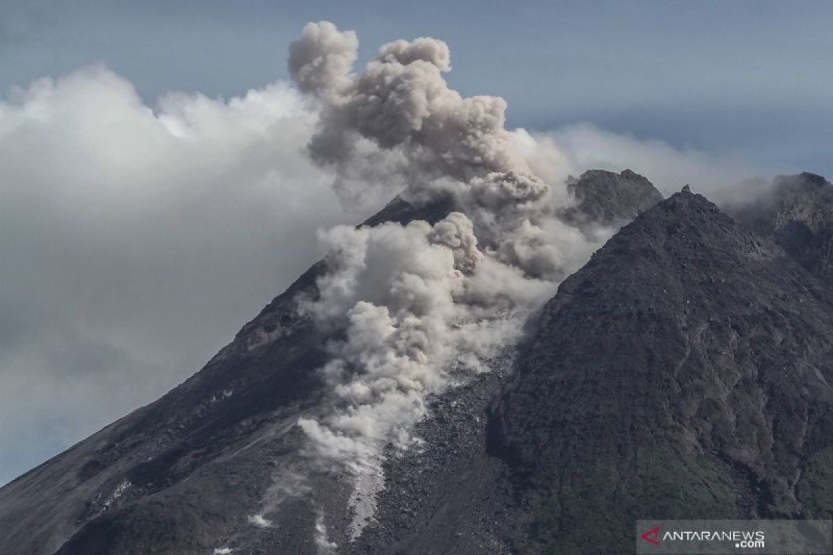 Gunung Merapi kembali luncurkan awan panas guguran sejauh 600 meter