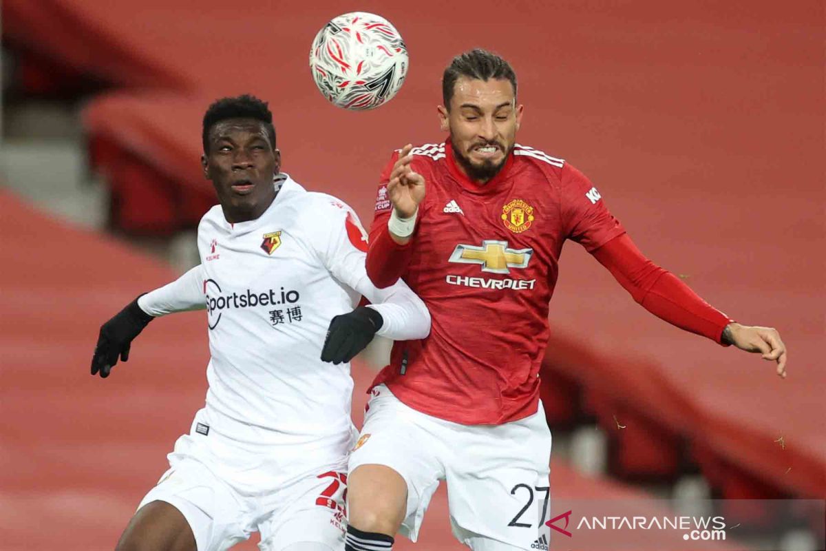 Sevilla pinjam Alex Telles dari Manchester United