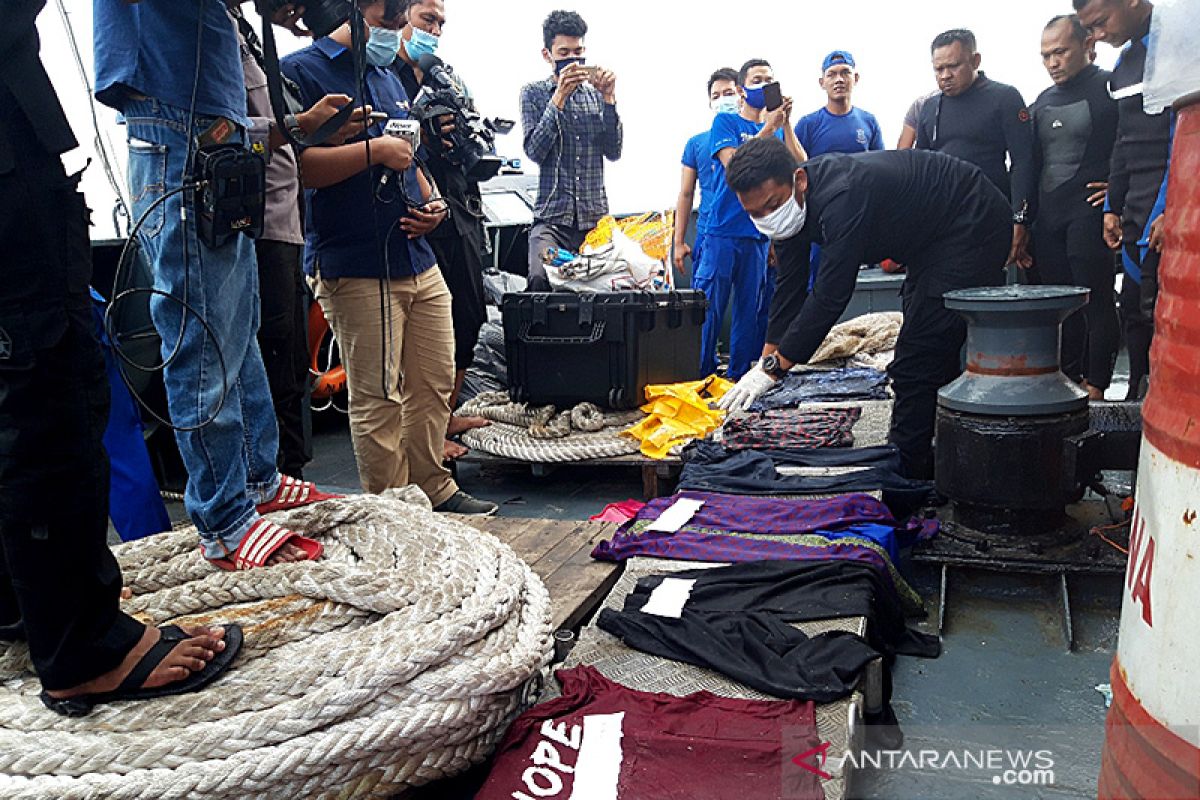 Jenazah Pramugari Sriwijaya Air SJ 182 asal Bali  dimakamkan di Mumbul