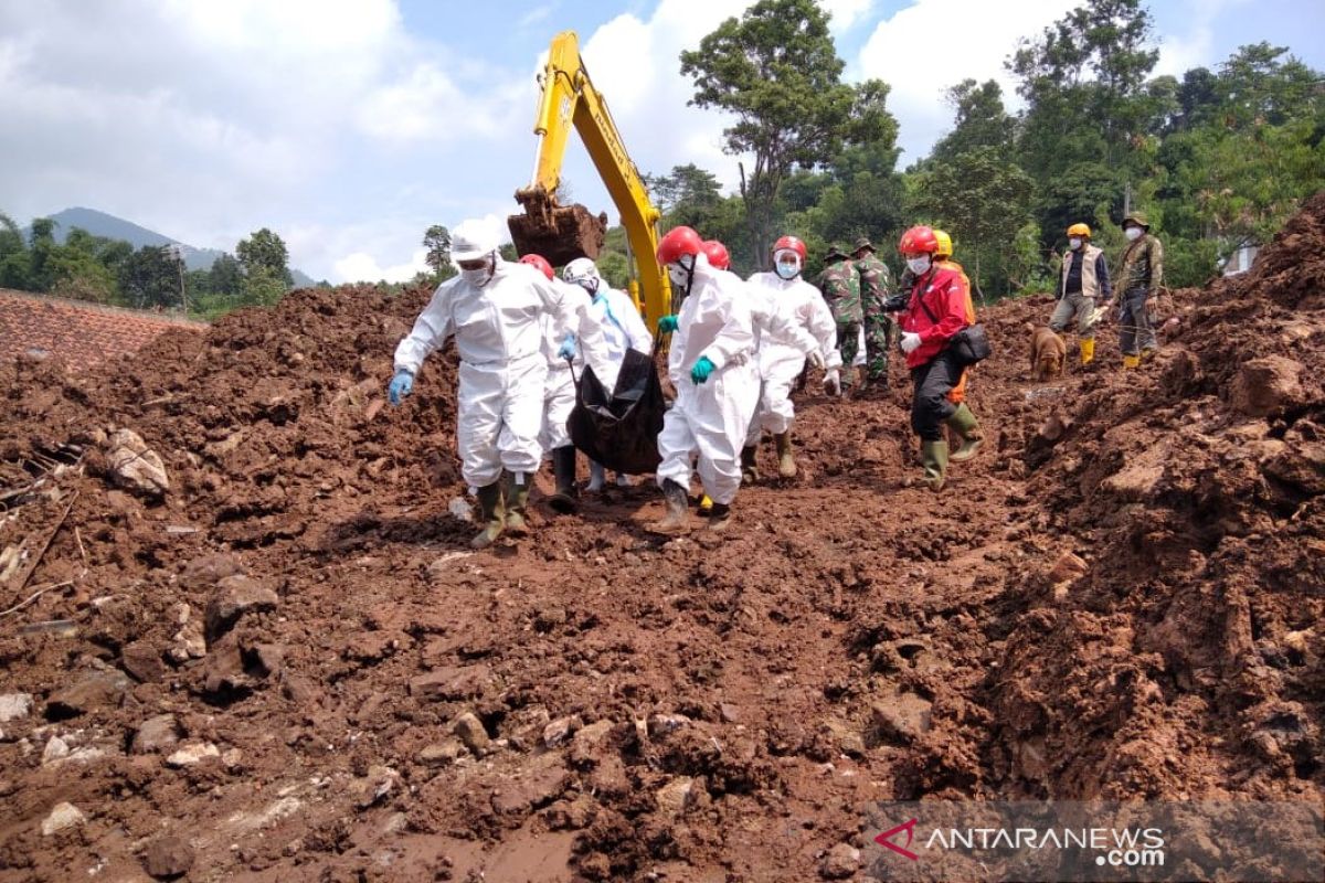 16 orang tewas dalam longsor di Sumedang, 23 orang dikabarkan masih hilang