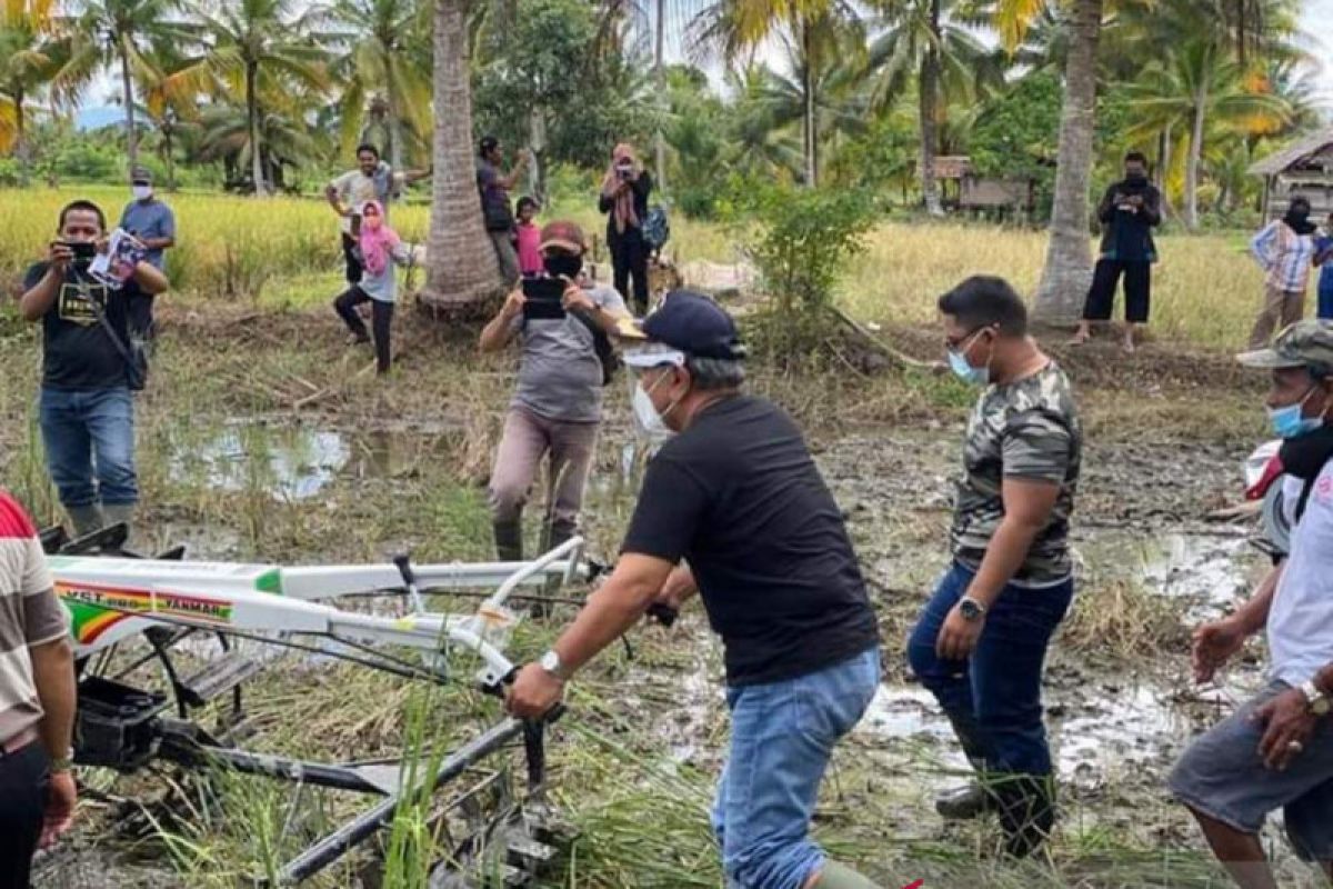 Pemkab Buol bantu tiga unit alsintan untuk petani di Kecamatan Momunu