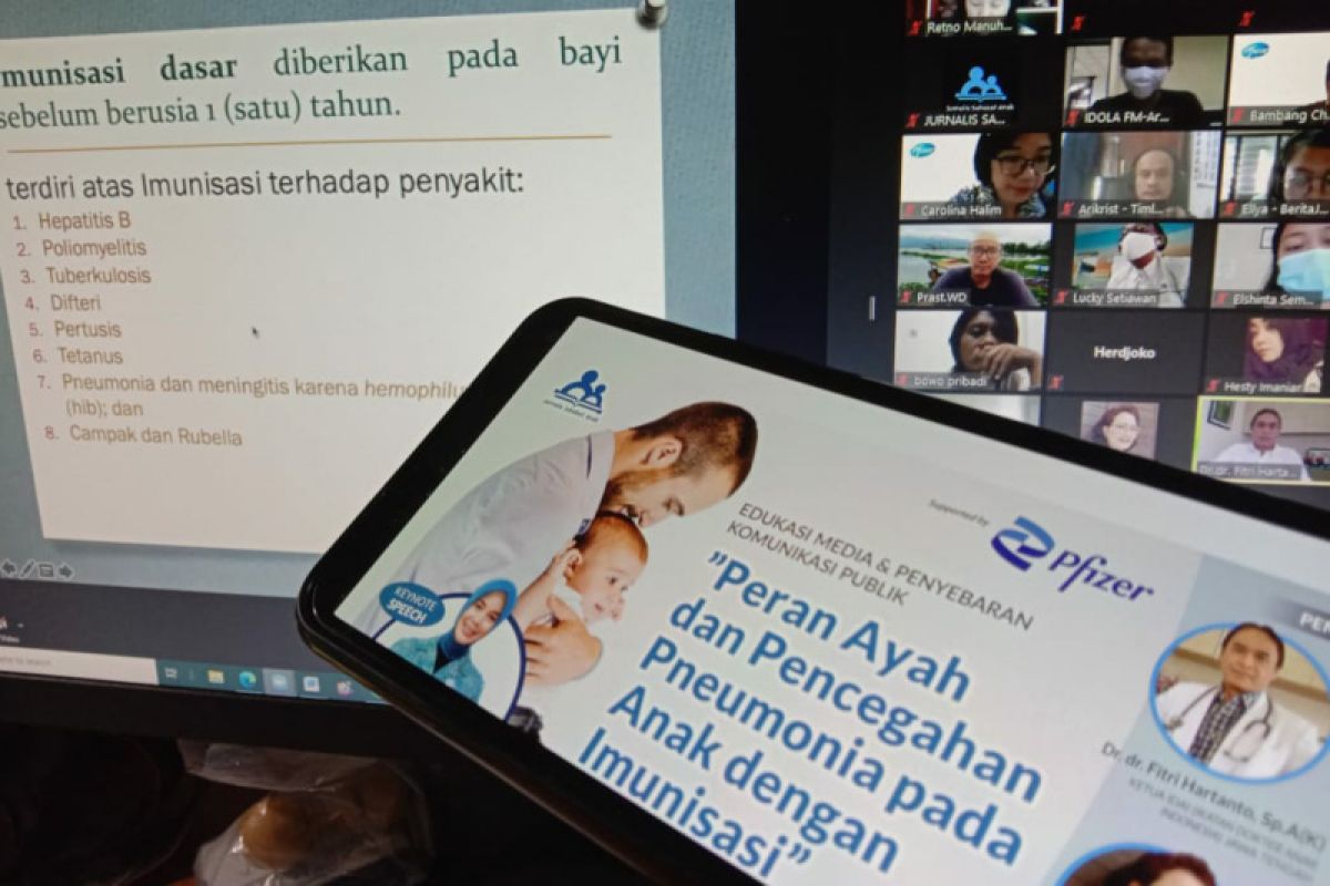 Selain imunisasi, Ayah disebut berperan cegah pneumonia