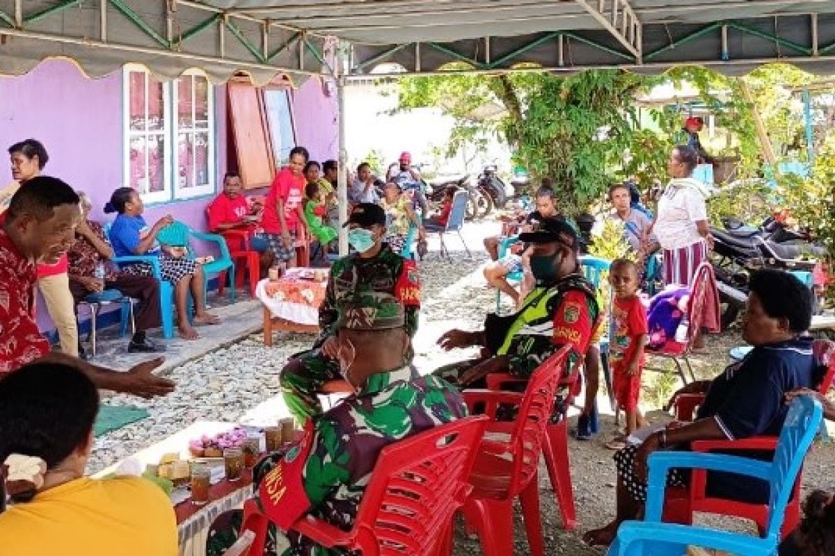 Babinsa Koramil Supiori Selatan ikut serta acara minang adat Biak