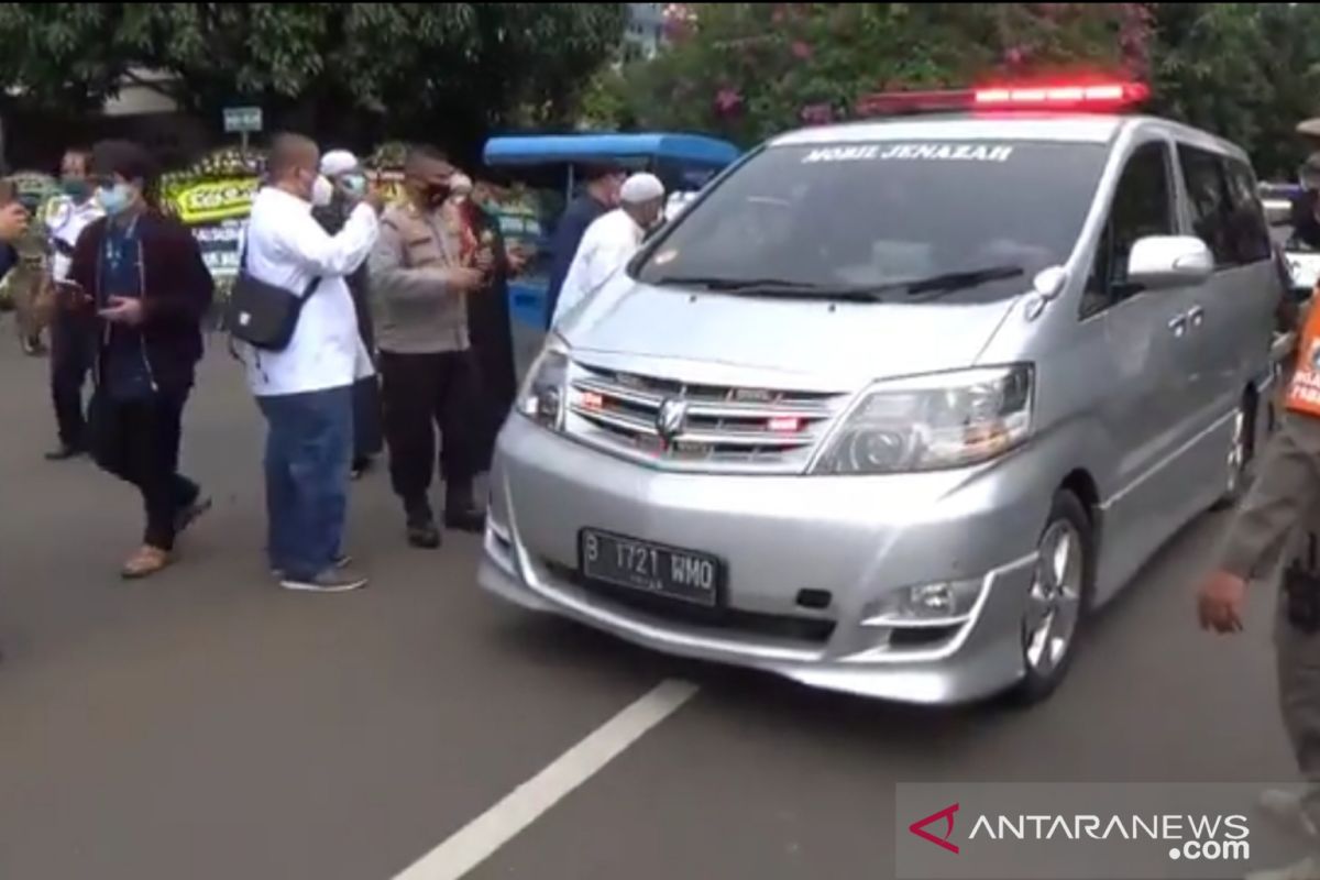 Jenazah Syekh Ali Jaber singgah dua jam di rumah duka untuk dishalatkan