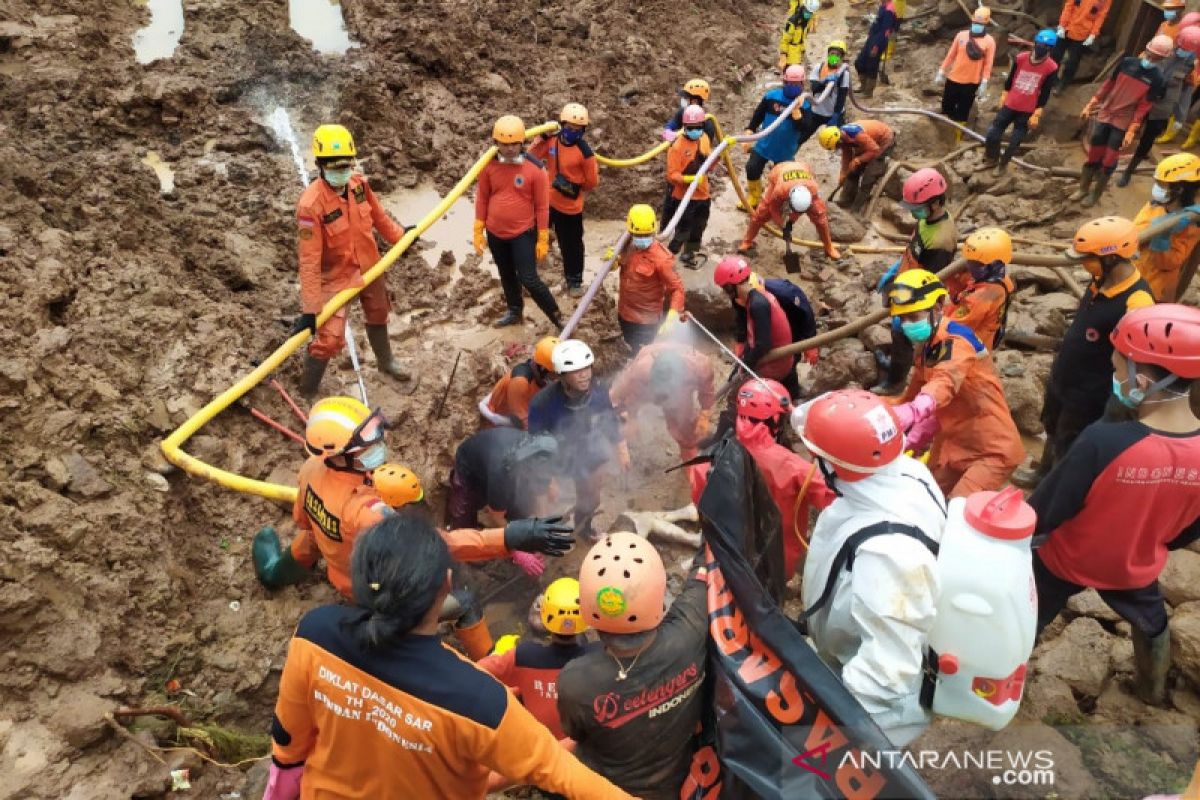 SAR Bandung catat temuan 24 korban meninggal akibat longsor di Sumedang