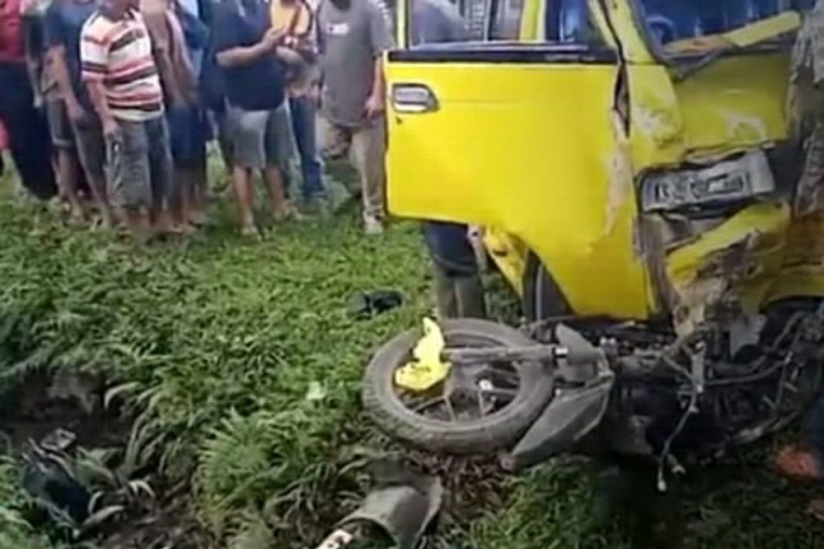 Dum truk pengangkut batu tabrak sepeda motor di Pringgasela, satu tewas