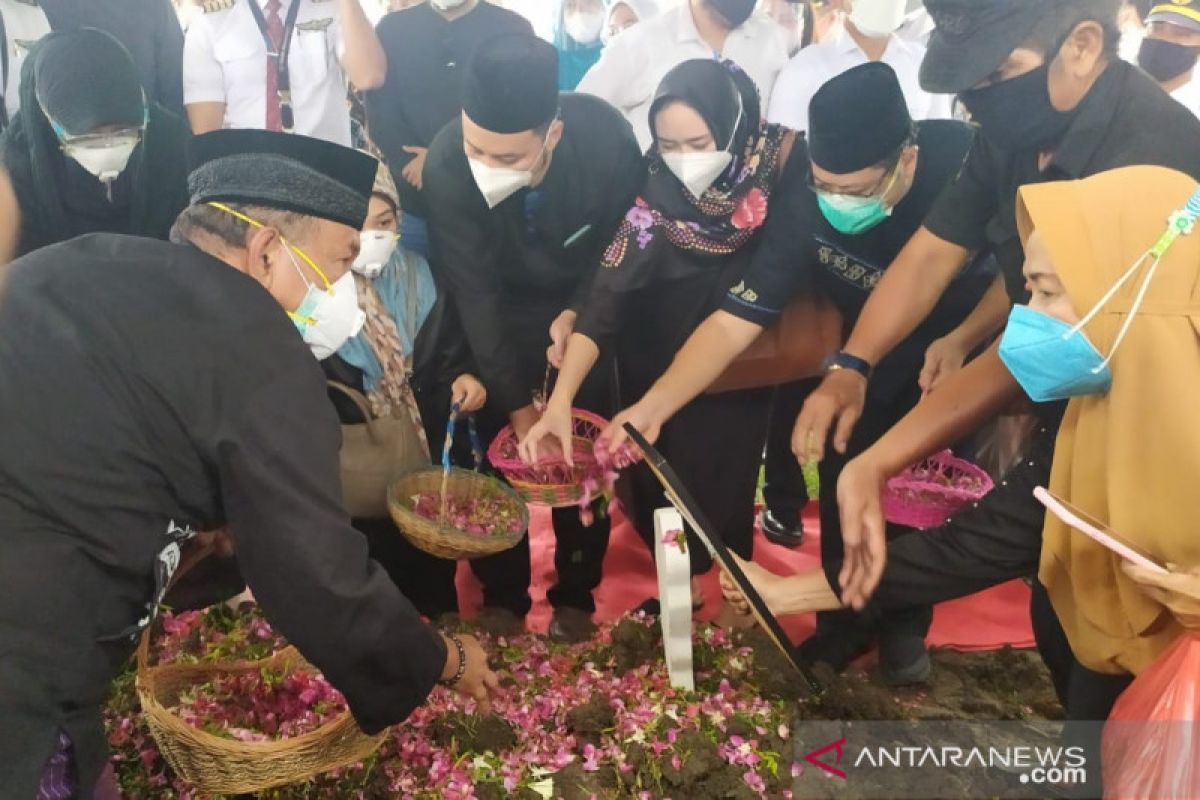 Keluarga korban SJ-182 sampaikan terima kasih proses evakuasi hingga pemakaman