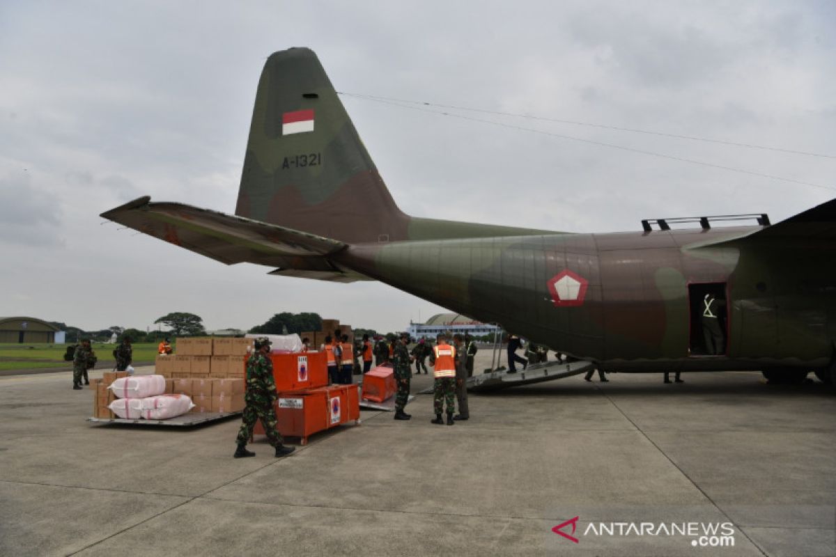 Pesawat TNI AU mengangkut bantuan logistik ke Mamuju