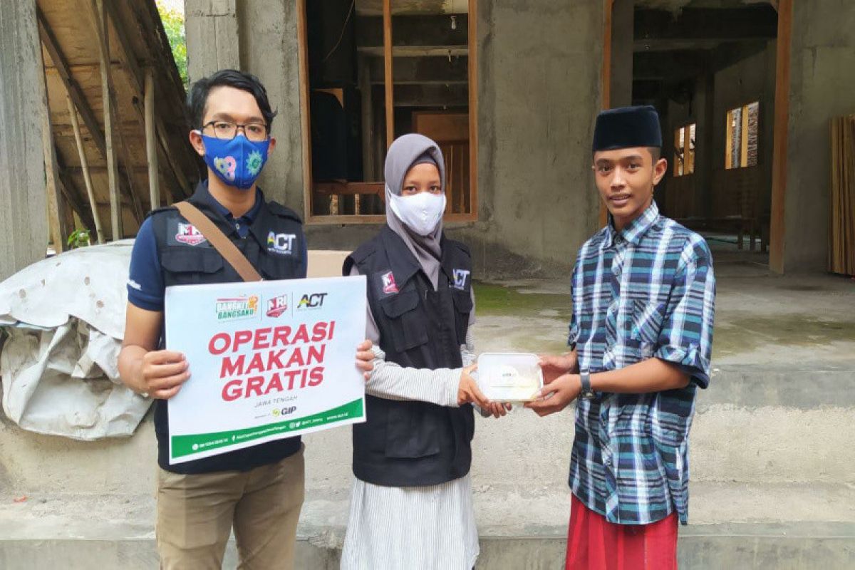 Program GrabFood Yuk Berbagi salurkan ratusan paket makanan ke panti asuhan dan ponpes