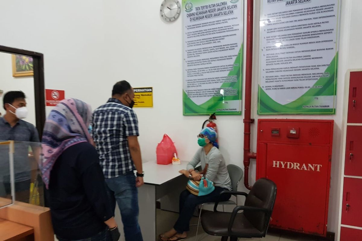 Rini terpidana  korupsi lift  Kementerian Koperasi ditangkap tim gabungan