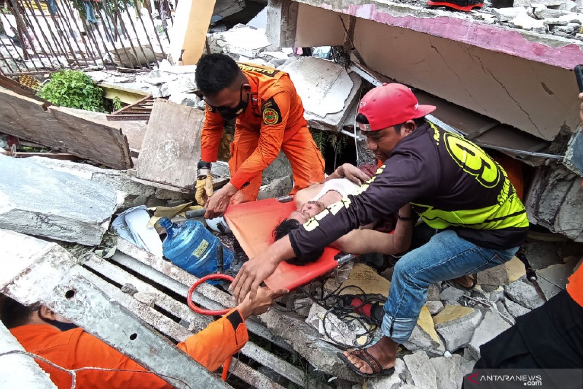 Death toll in quake in W. Sulawesi climbs to 34