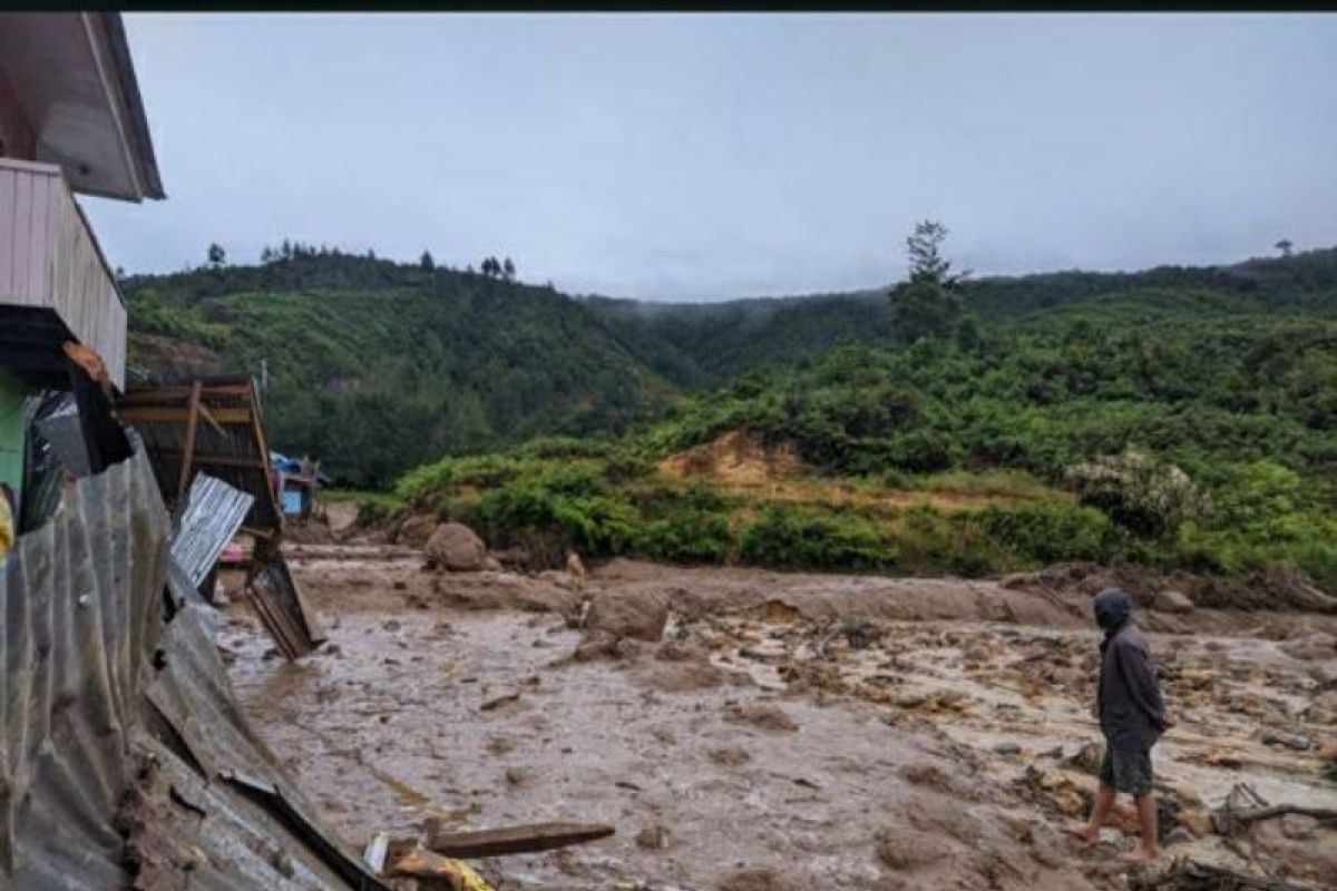 Pemkab Paniai programkan normalisasi Kali Tuniyai  di kampung Uwibutu