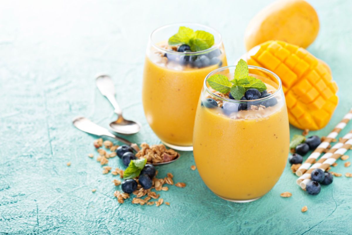 Cara membuat smoothie mangga untuk temani bersantai