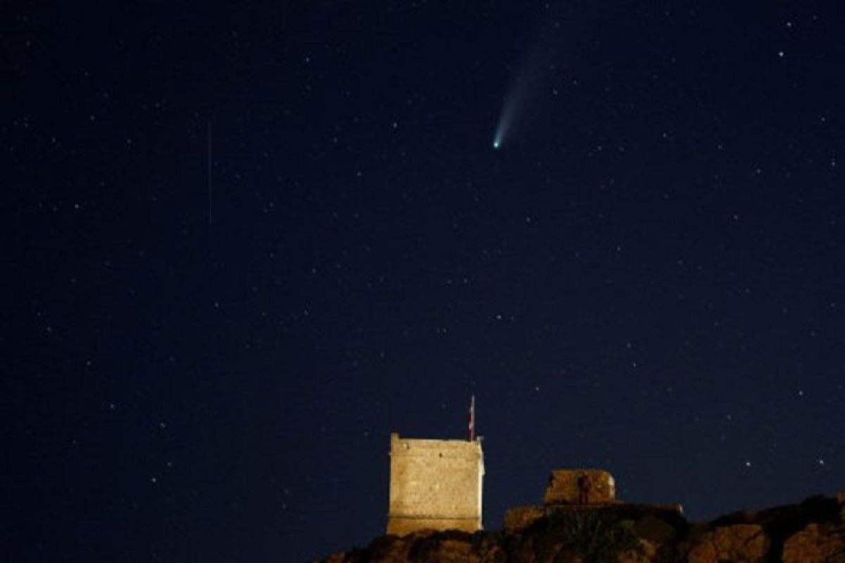 Lapan: Dentuman di langit Bali diduga berasal dari meteor jatuh