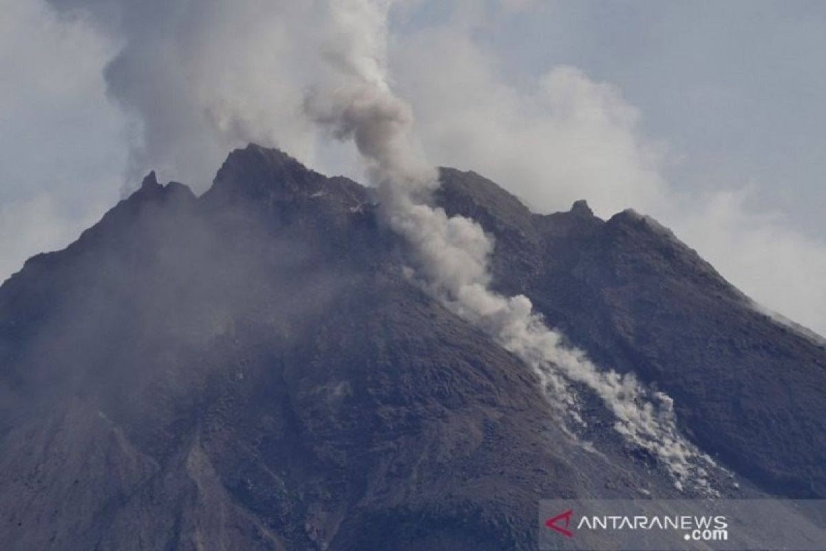 Gunung Merapi keluarkan awan panas guguran sejauh 1.000 meter