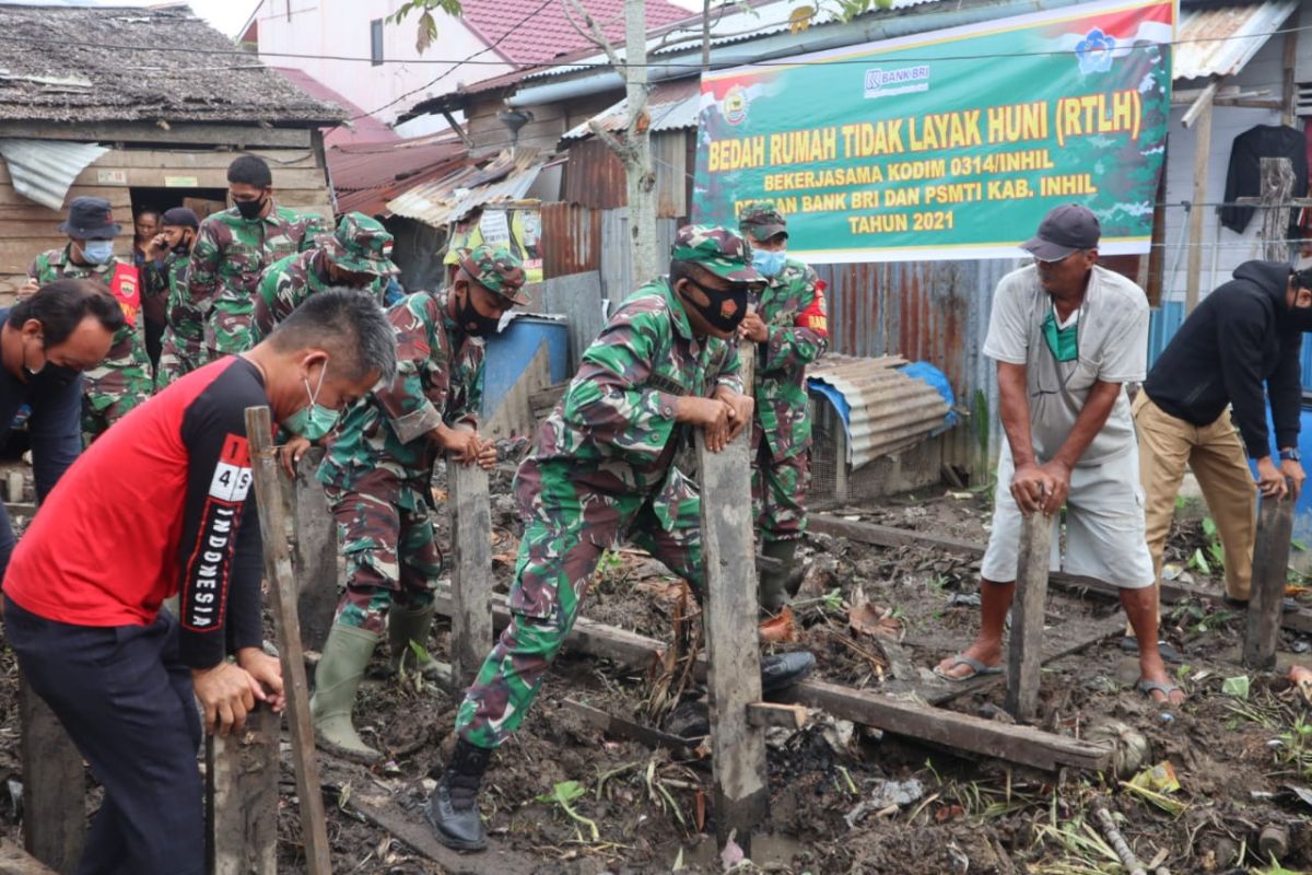 Ini perasaan Alipuddin usai rumahnya dibedah pasukan Kodim 0314/Inhil