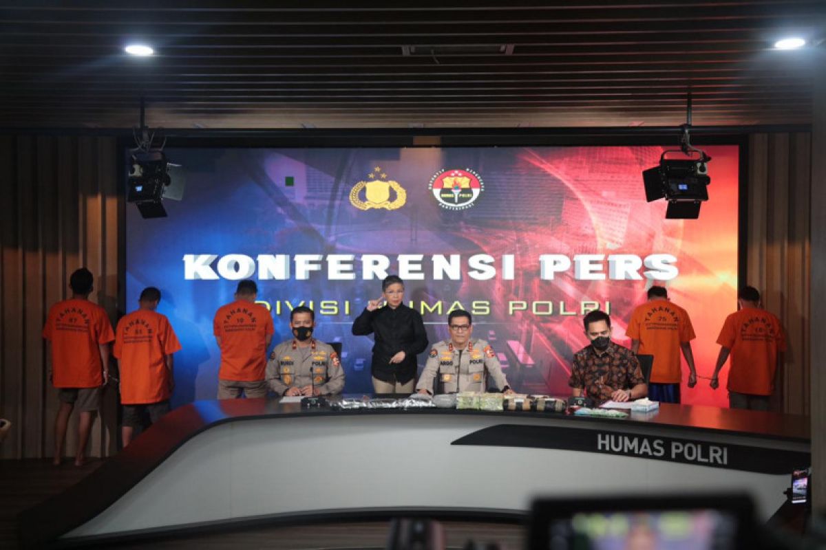 Bareskrim Polri sita 8,2 kg sabu dan 21 ribu butir ekstasi asal Malaysia