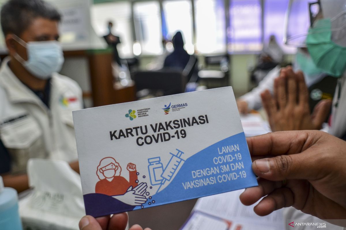 Kartu vaksinasi COVID-19 sebaiknya jangan  diunggah  ke media sosial