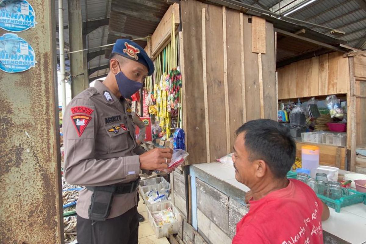 Kompi 1 C Pelopor Brimobda Lampung imbau masyarakat Lampung Utara patuhi prokes