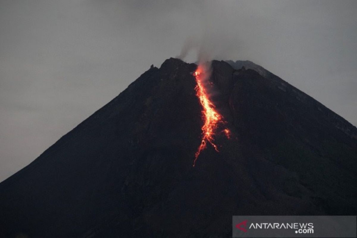 Mount Merapi spews hot lava for 10 times