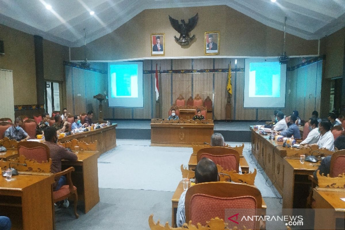 Rapat DPRD Kotim hasilkan solusi masalah jalan desa dilintasi truk sawit