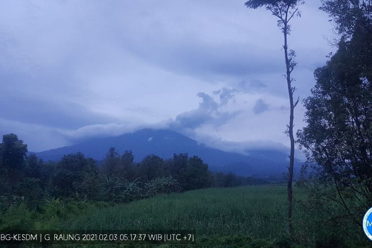 Gunung Raung bergemuruh kembali