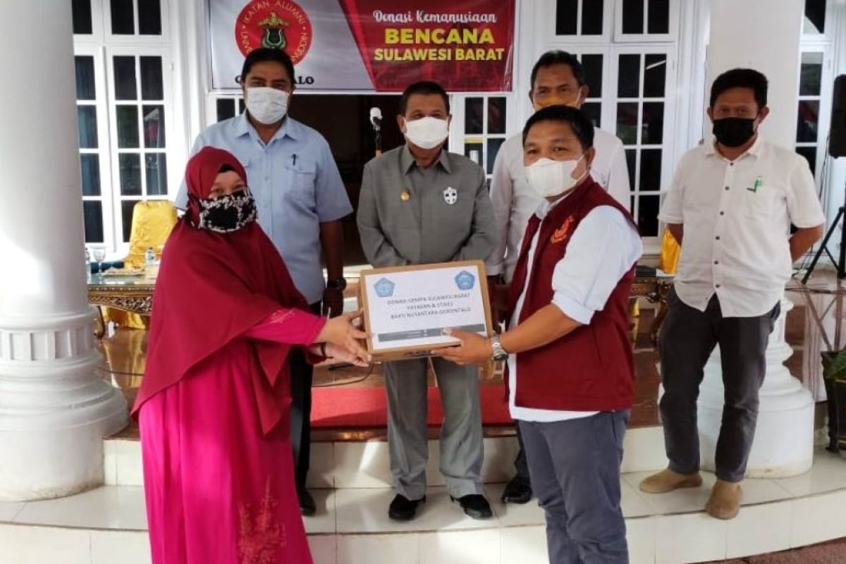 IKA Unhas  Makassar kirim bantuan untuk korban bencana di Sulbar