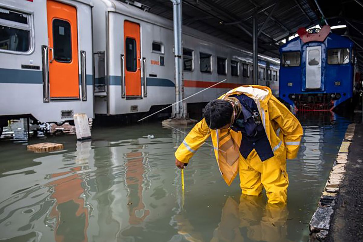 Perjalanan kereta api lintas utara Jawa kembali normal