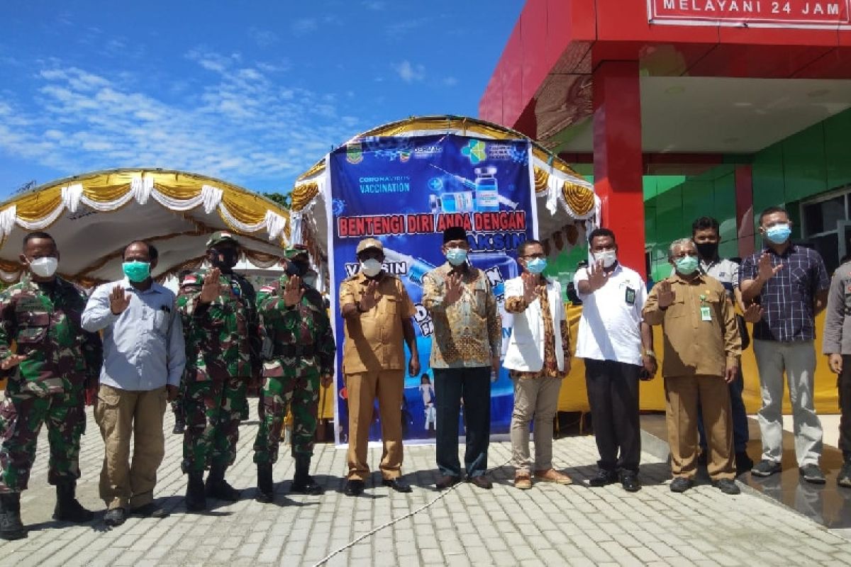 Satgas Yonif Raider 100/PS ikuti vaksinasi COVID-19 di Kabupaten Keerom